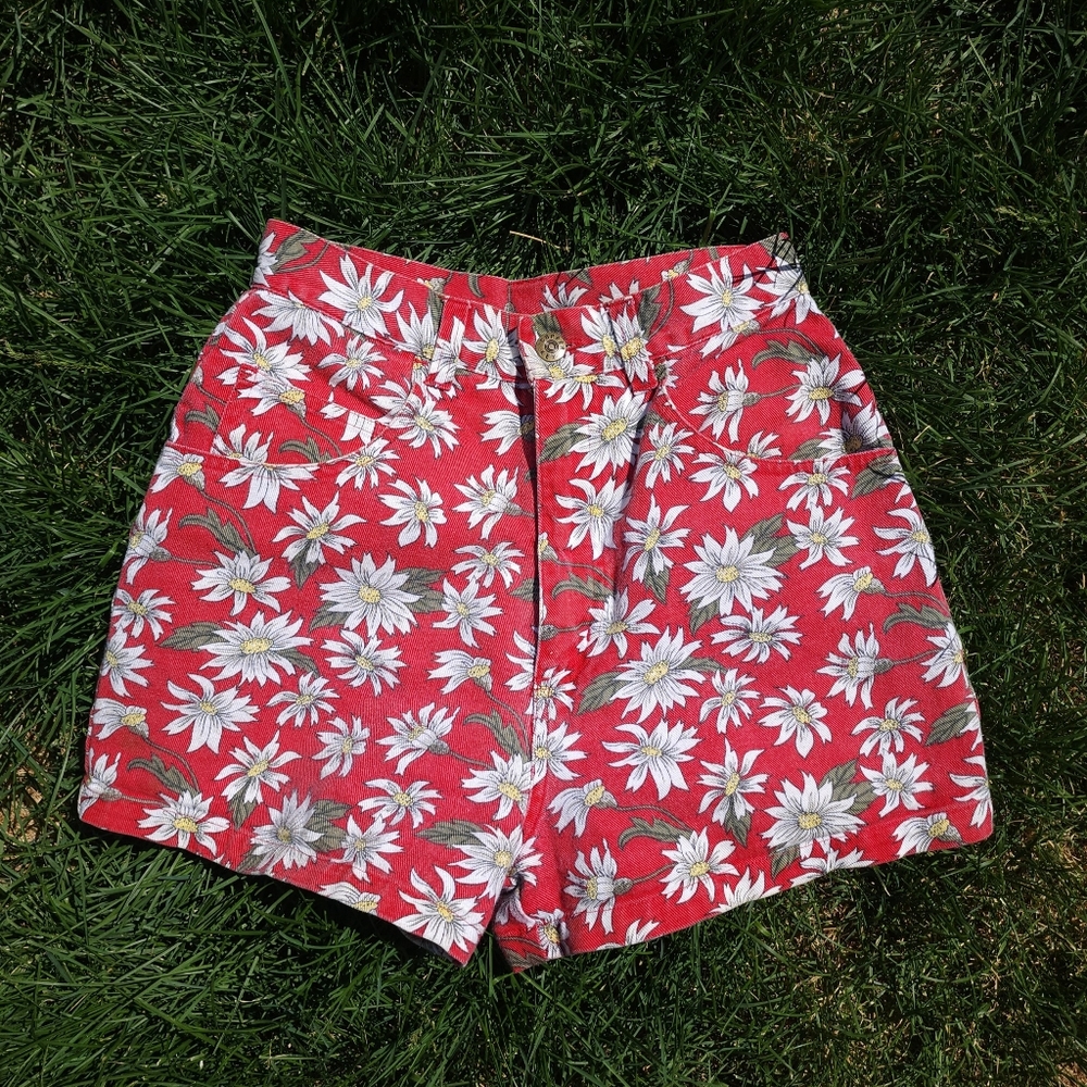 Vintage High Rise Red Daisy Print Copper Key Denim Shorts Womens 2 or Juniors 7